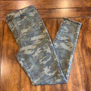 American Eagle camouflage jeggings